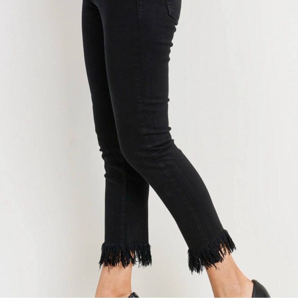 Black frayed medium rise jeans